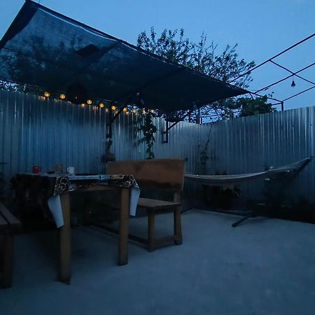 Stuffstock Hostel Сулина Екстериор снимка
